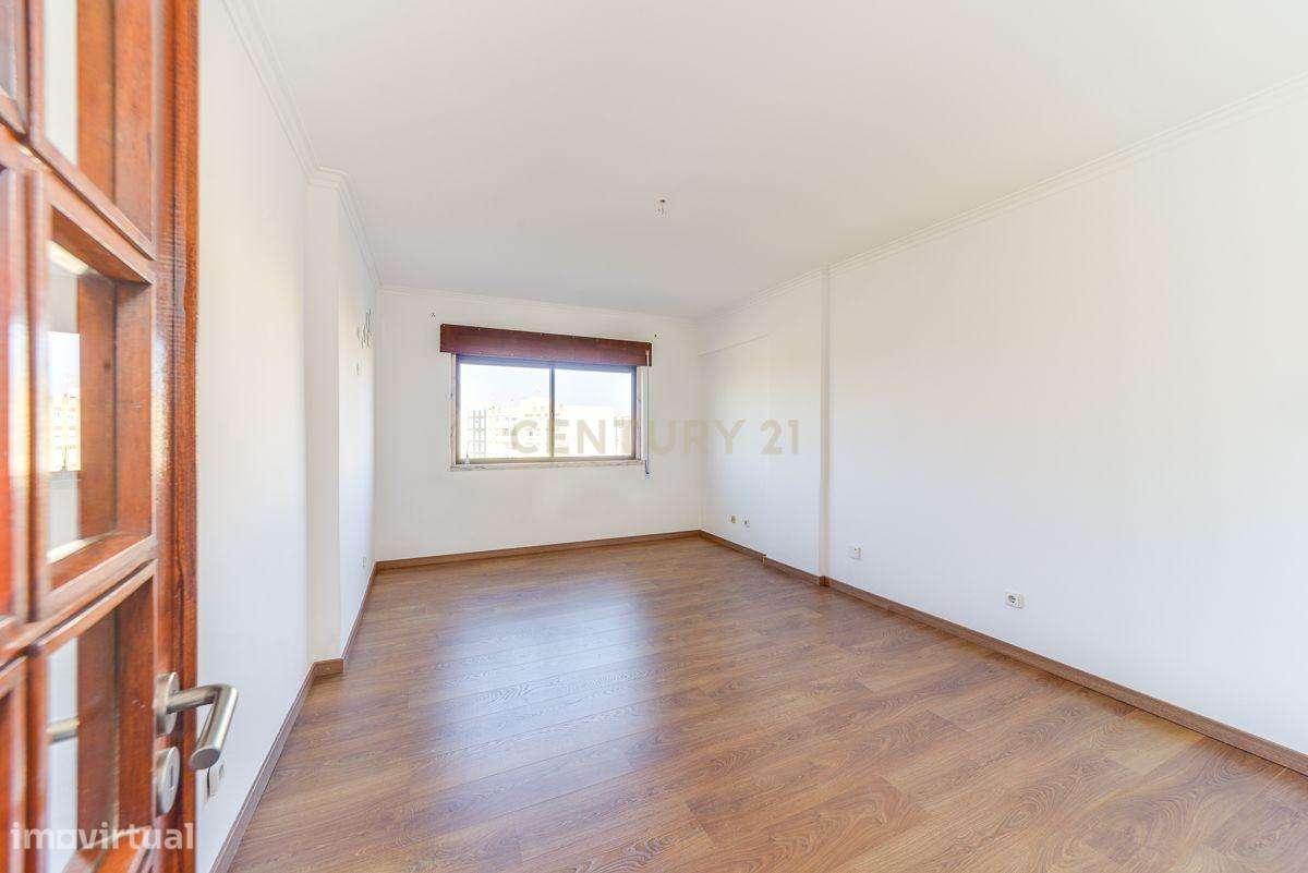 Oportunidade de Investimento no Cacém – T2 com Rendimento Garantido - Grande imagem: 2/19