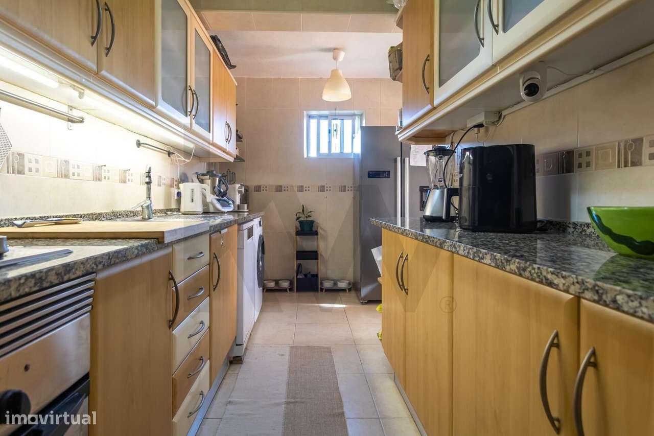 Apartamento T3 no Centro da Moita, Setúbal-3