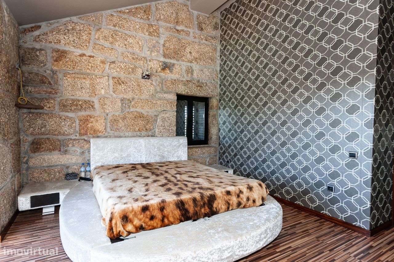 Moradia com Piscina e Campo de Ténis-17