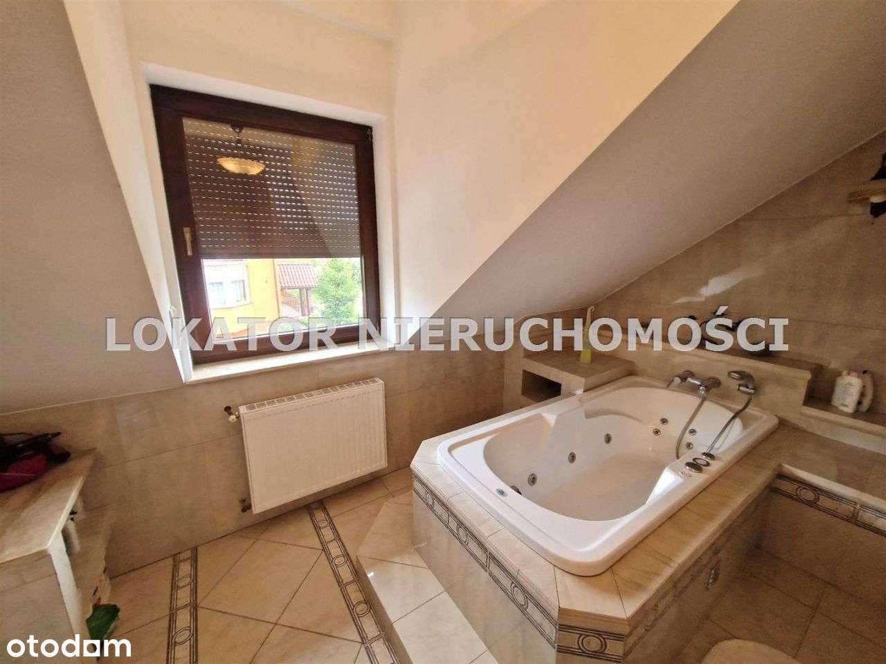 Solidny dom na zacisznym osiedlu w Pile-12