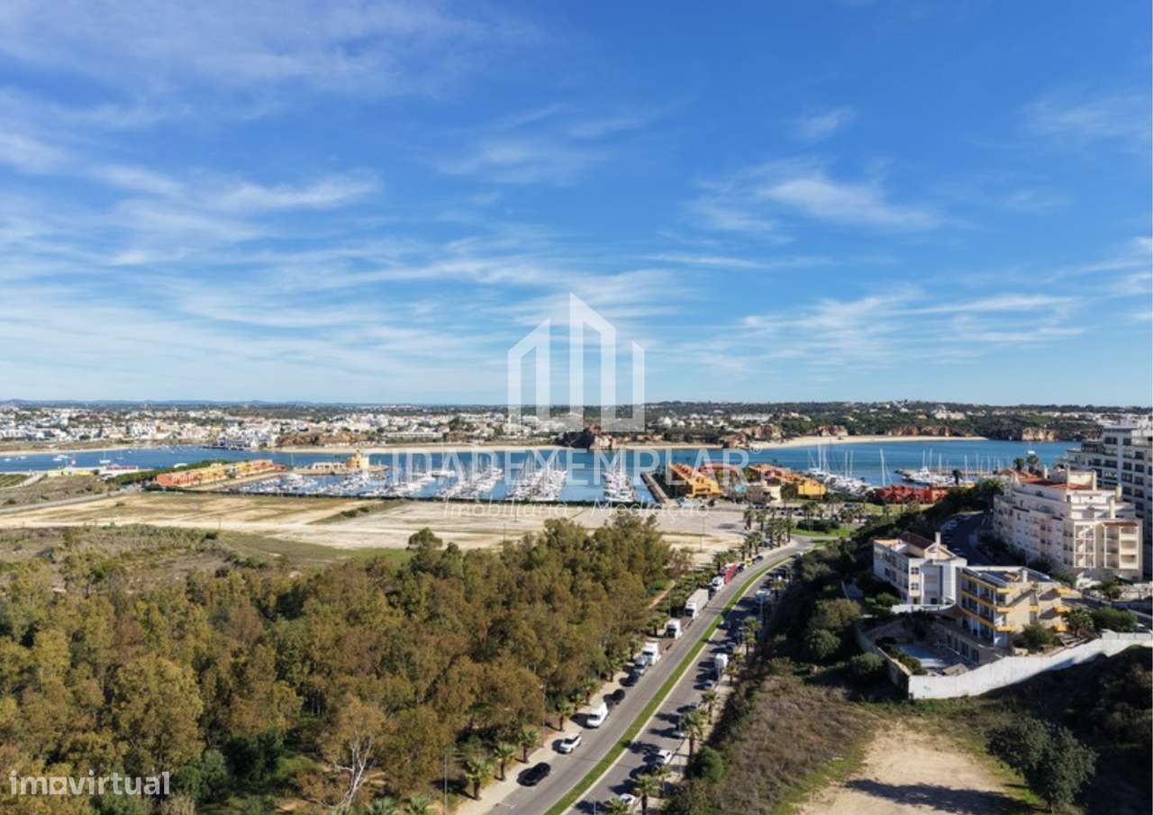 Luxuoso Penthouse T2 Totalmente Remodelado – Portimão, Algarve-32