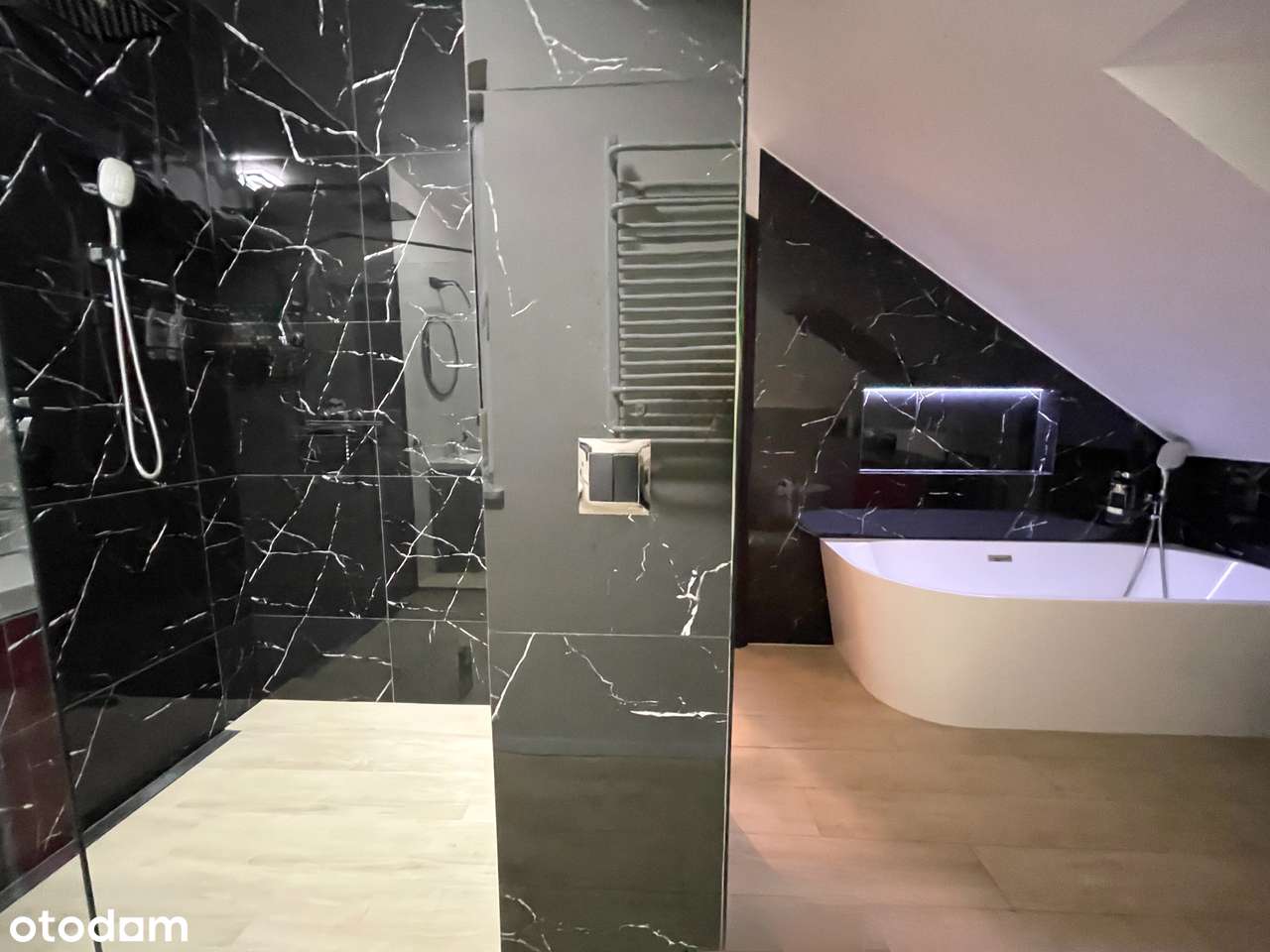 Przy drodze gminnej, 4 pokoje , duża działka-9