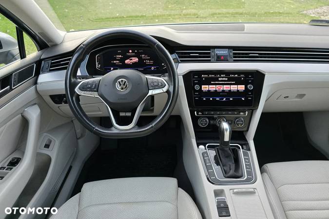 Volkswagen Passat 2.0 TDI Elegance DSG - 18