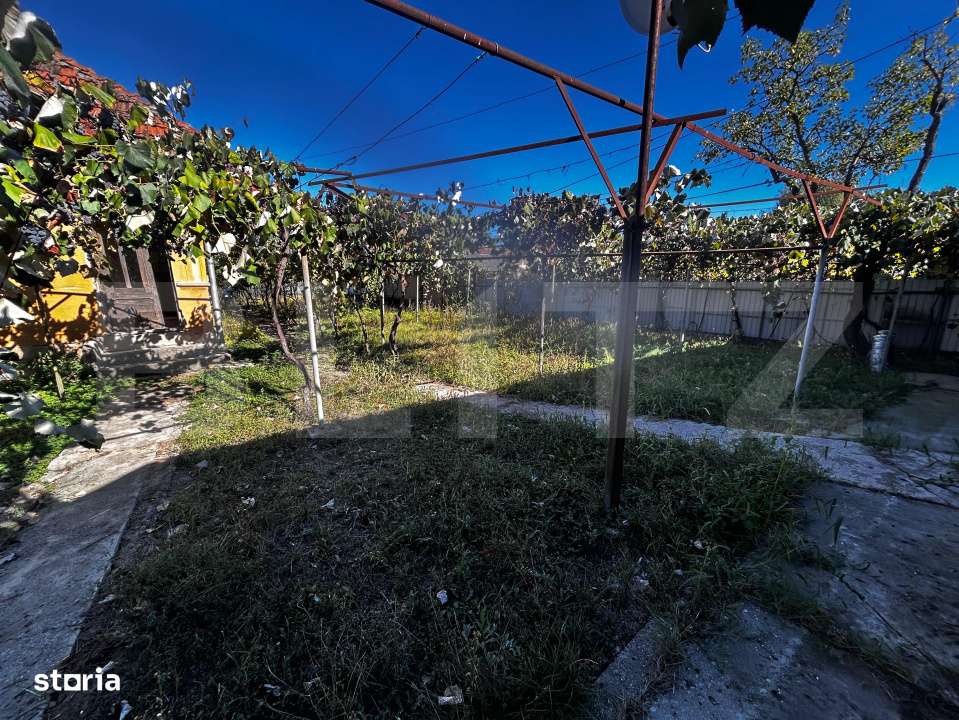 Doua casa de vanzare, teren intravilan 1773 mp, zona Stolojani - Imagine principală: 4/7