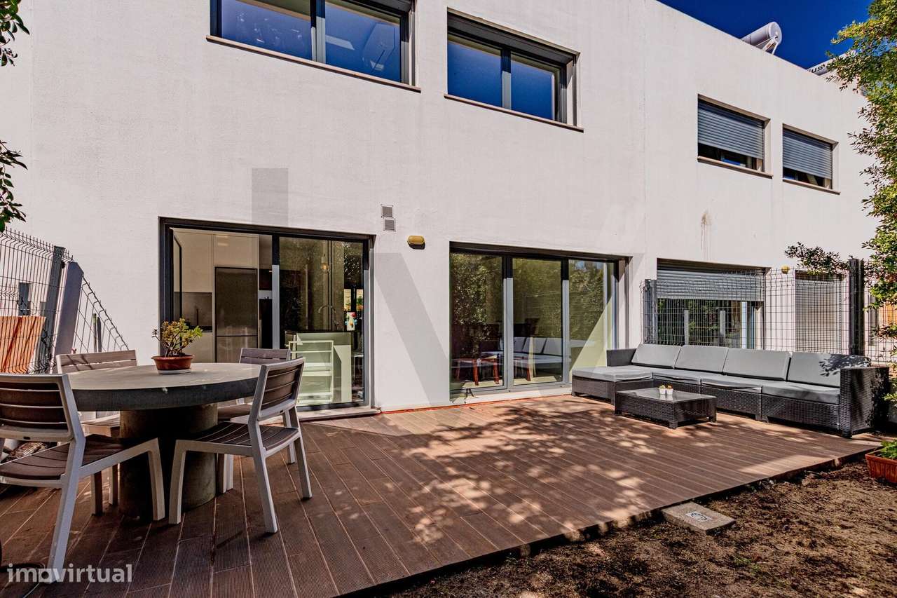Moradia Contemporânea na Rebelva — Carcavelos: com Jardim e Estacionam-2