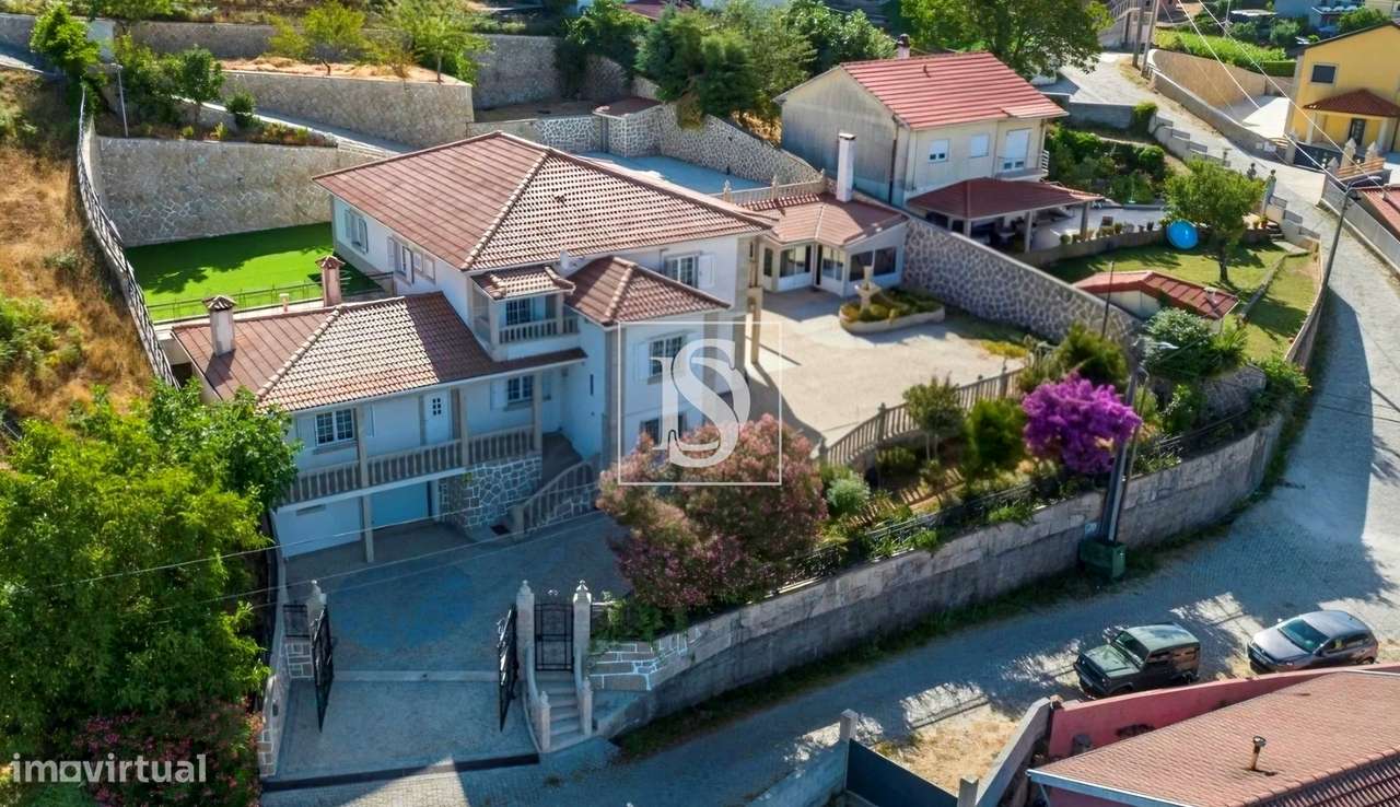 Moradia Independente T6 com 6 suítes e Piscina-0