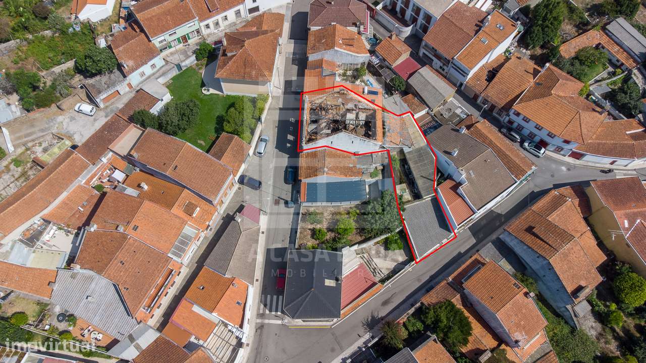 Ruína a escassos metros do centro de Ovar - Grande imagem: 4/13