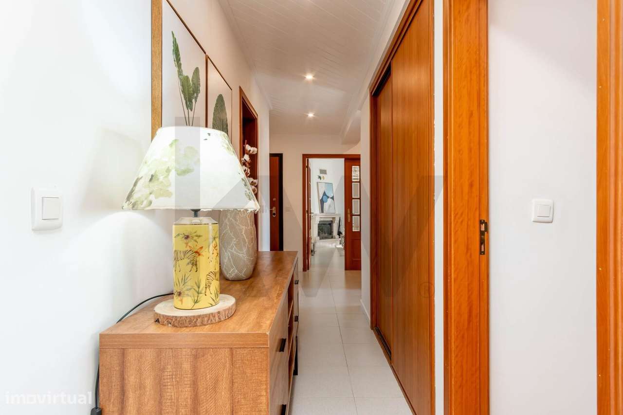 Apartamento T3, com Suíte, Arrecadação e Lugar de Garagem - Palhais, B-36