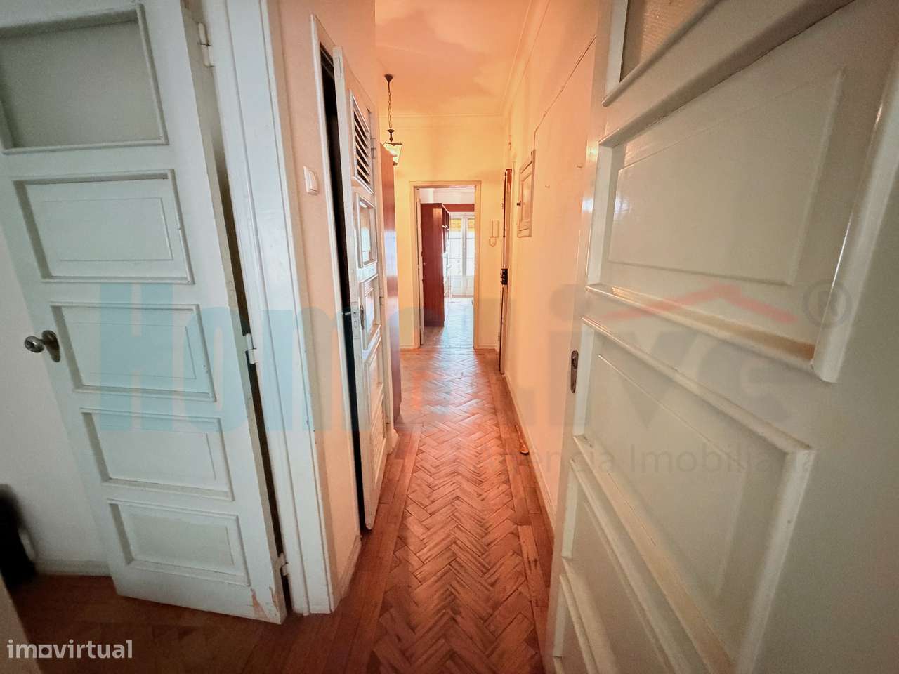 T2 com varanda, luz natural e localização central-14