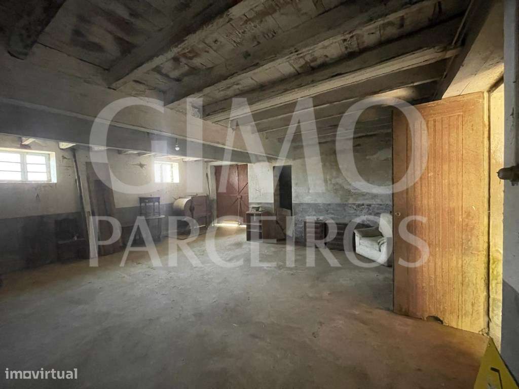Moradia T4 para Remodelar em Oliveirinha + Terreno a poucos minutos...-14