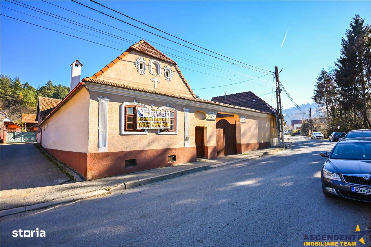 FILM! Casa saseasca, renovata exterior, in centrul localitatii Holbav, - Imagine principală: 1/20