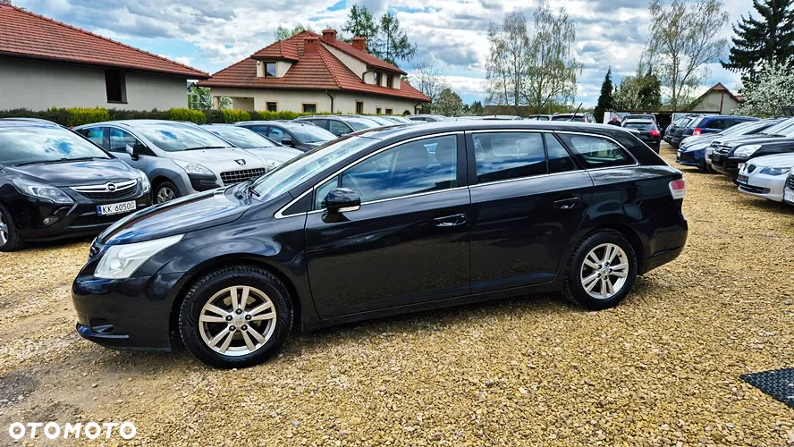 Toyota Avensis 1.8 Premium - 26