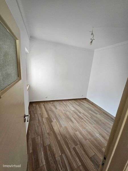 Apartamento T2 totalmente remodelado - Grande imagem: 4/7