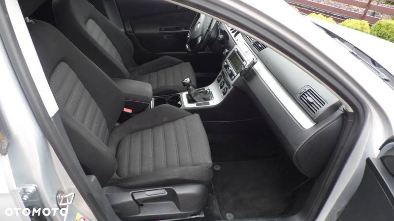 Volkswagen Passat 2.0 TDI Comfortline - 19