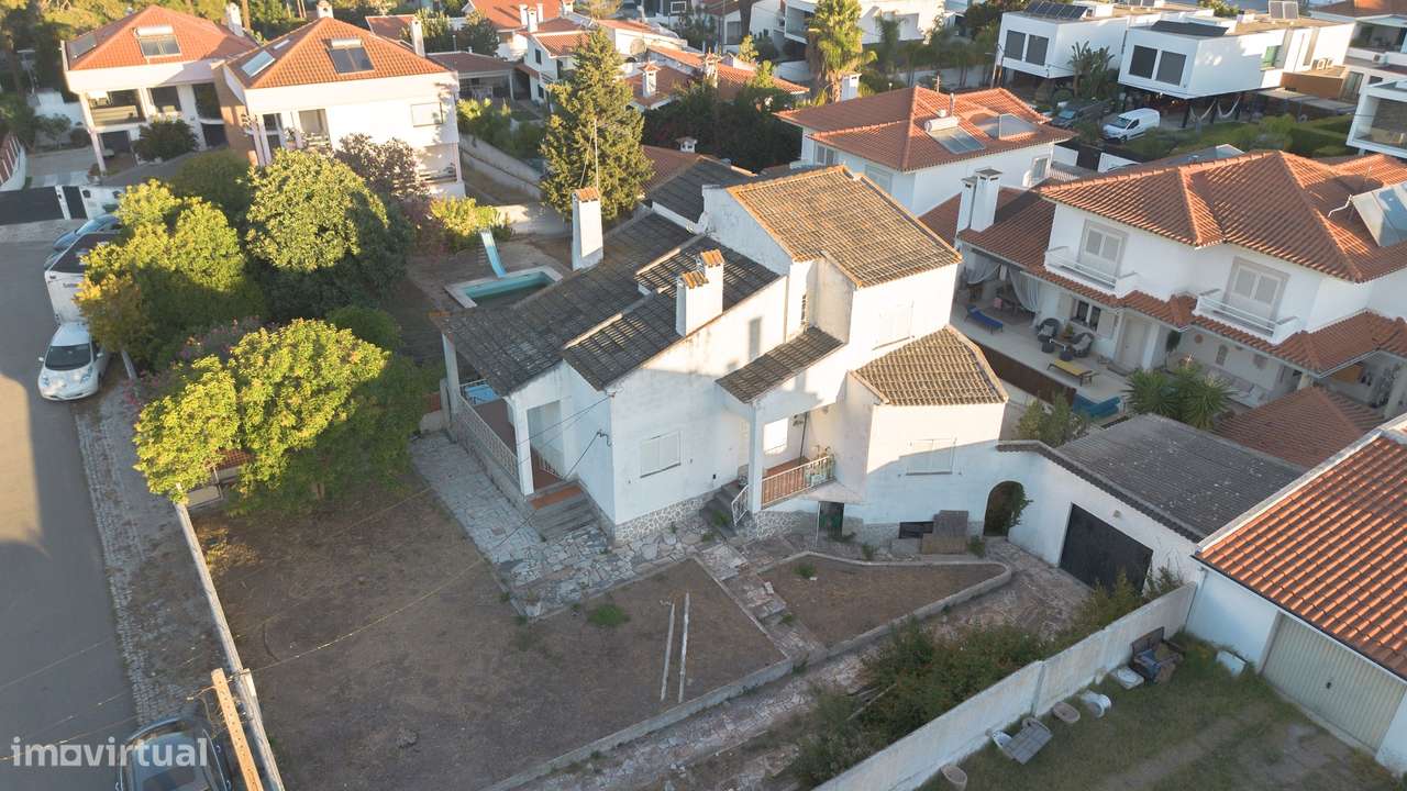 Moradia para Remodelar em Terreno de 1.000m² na Prestigiada Zona da Ma-6