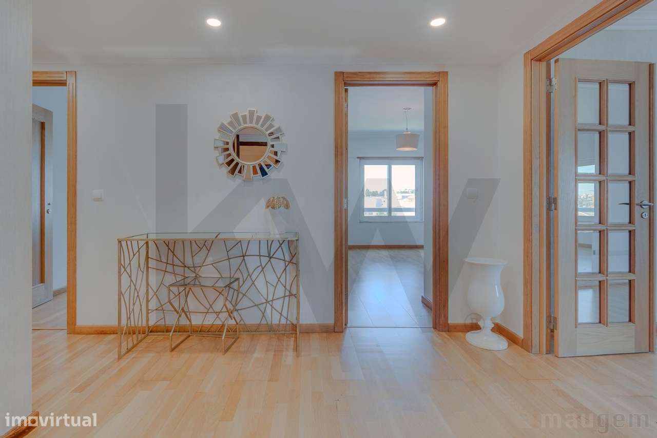 T3 Renovado com Lugar de Garagem e Arrecadação | 133 m2 | Prior Velho-11