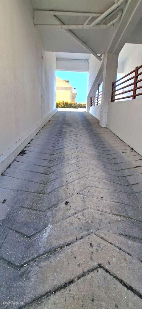 Garagem Box | Rua das Quintinhas – Charneca da Caparica-9