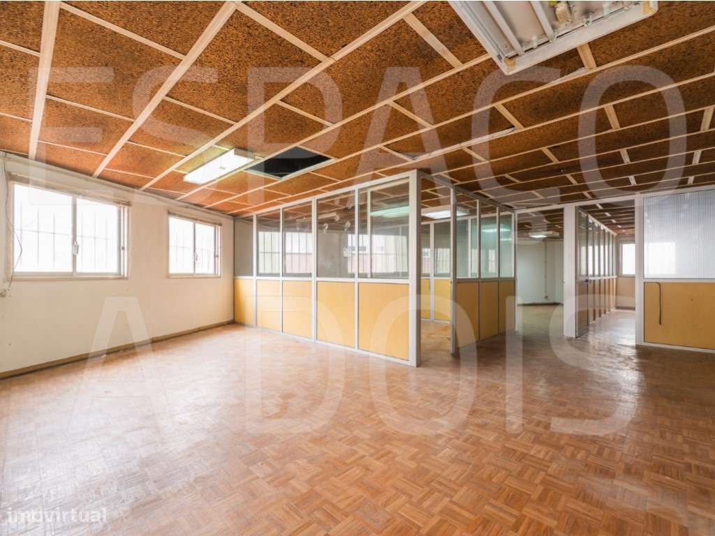 Armazém Amplo; com 2 Pisos! Boa Localização, próximo do Centro da A...-44