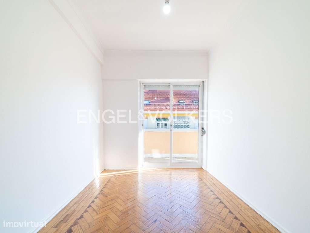 Luminoso apartamento com 4 quartos e varanda no Beato-7