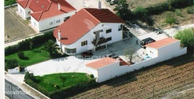 MORADIA T4 COM GARAGEM E AMPLO TERRENO – VALE DE SANTARÉM - Grande imagem: 2/40