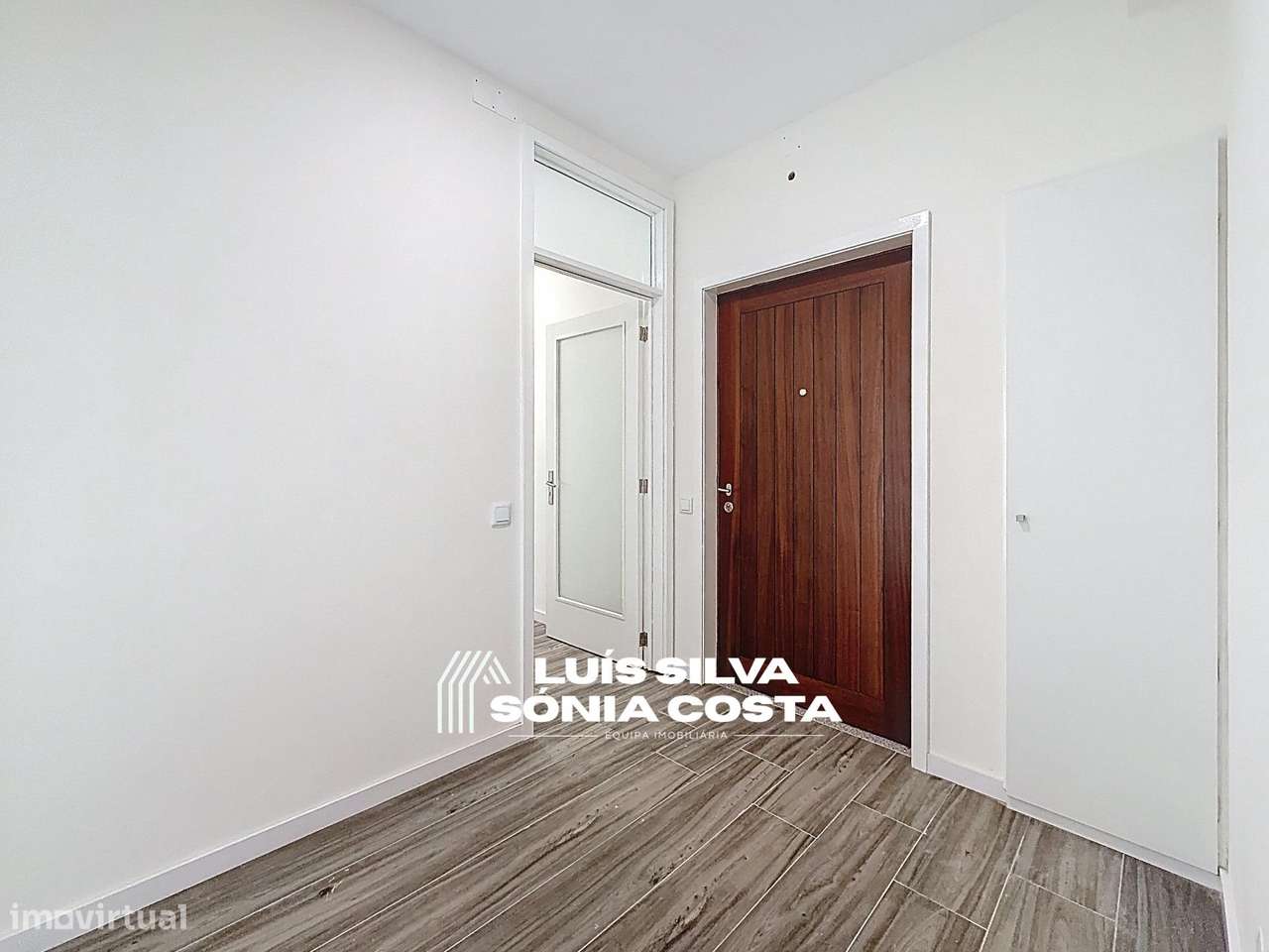 Apartamento T4 Totalmente Remodelado com 2 Varandas e Elevador –...-29