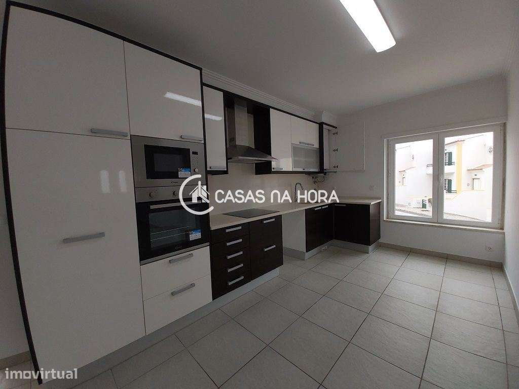 EXCELENTE MORADIA V3 + 1  3 Pisos  REMODELADA  Próximo ao Centro da... - Grande imagem: 5/30