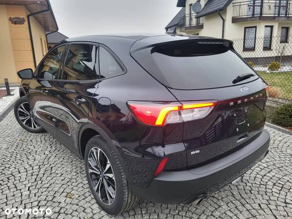 Ford Kuga - 4