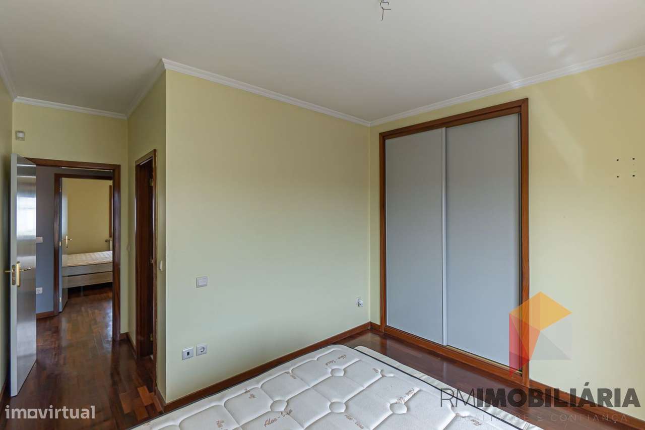 Moradia T4 em Fânzeres-31