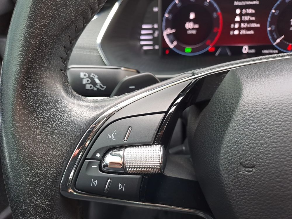 SKODA OCTAVIA Style Aktywny Tempomat Klimatyzacja 3 strefowa Łopatki Kamera Ambiente