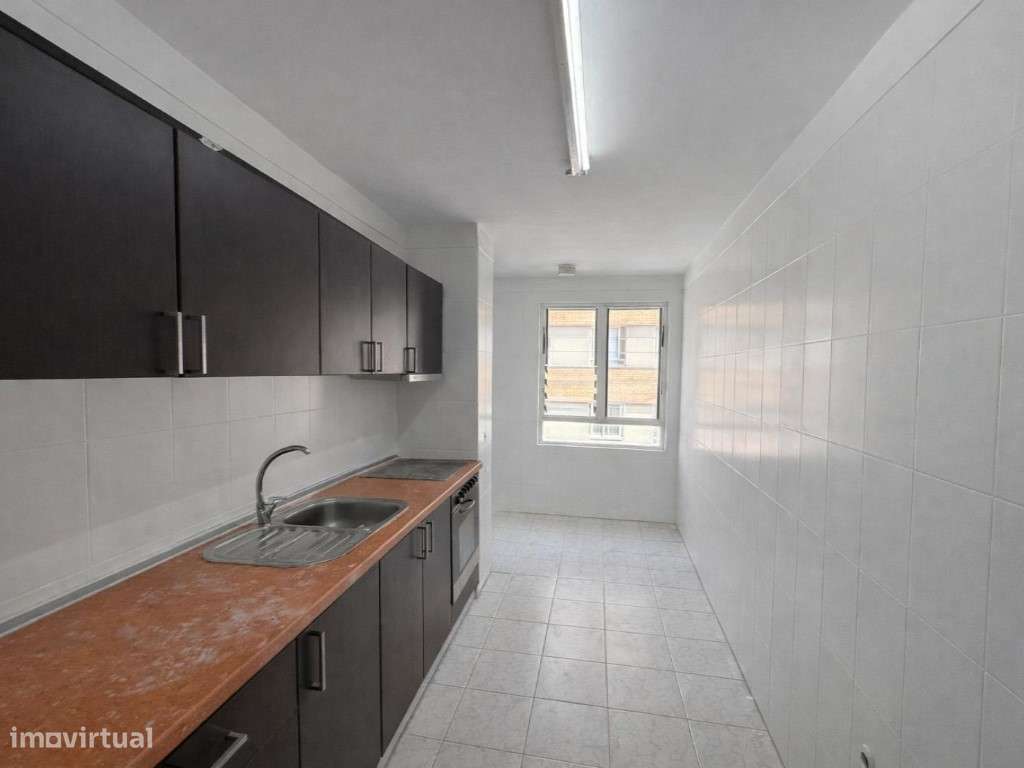 Apartamento T3 à venda em Baguim do Monte-1
