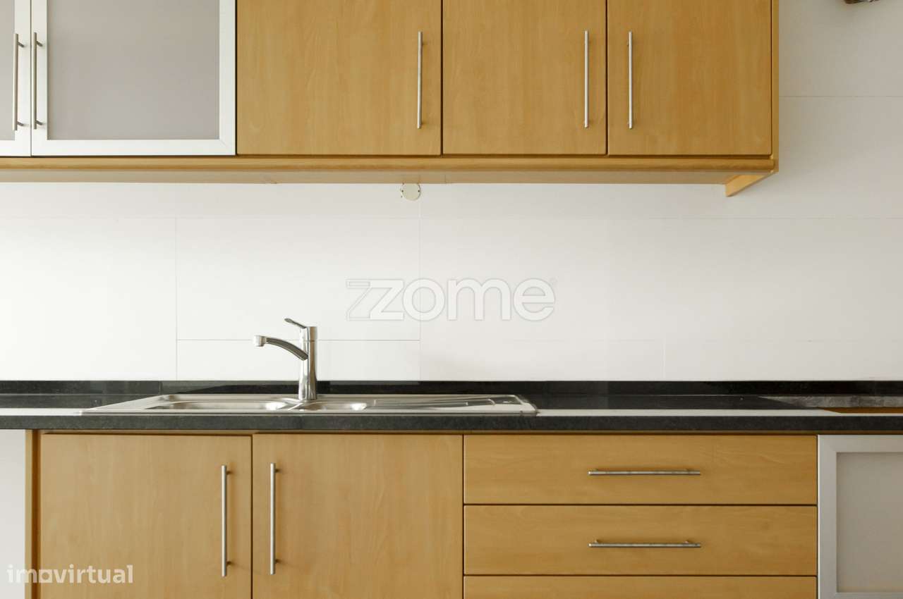 Apartamento T2 com varanda e vista de Serra em Paço d'Arcos - Grande imagem: 2/23