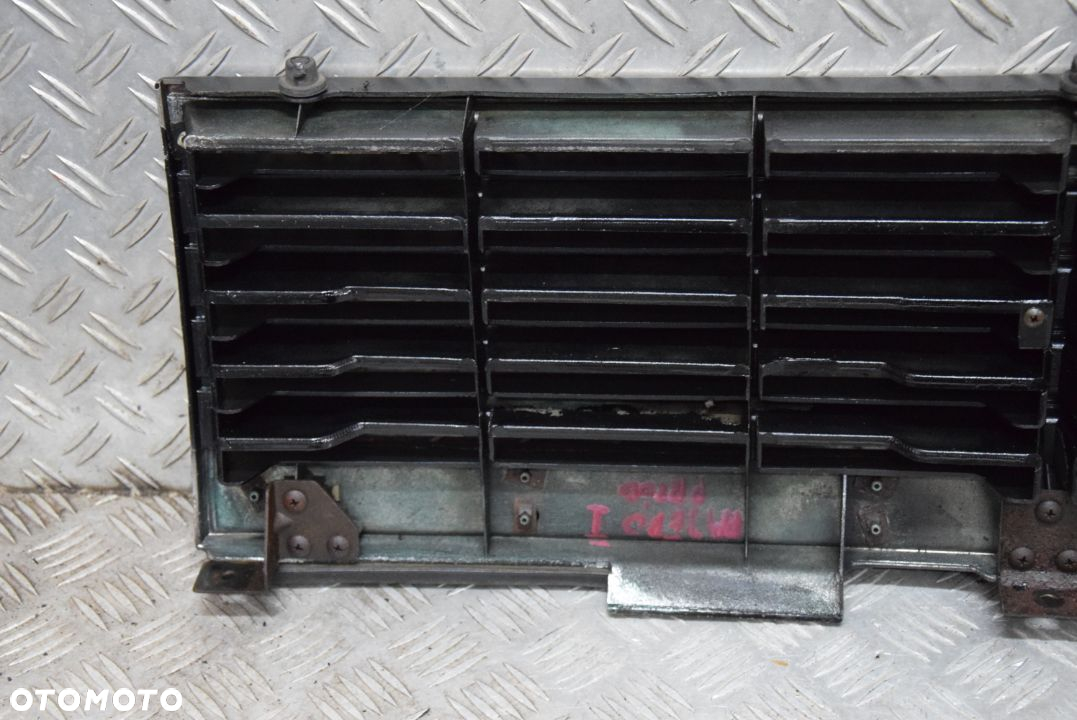 MITSUBISHI PAJERO I GRILL ATRAPA - 8