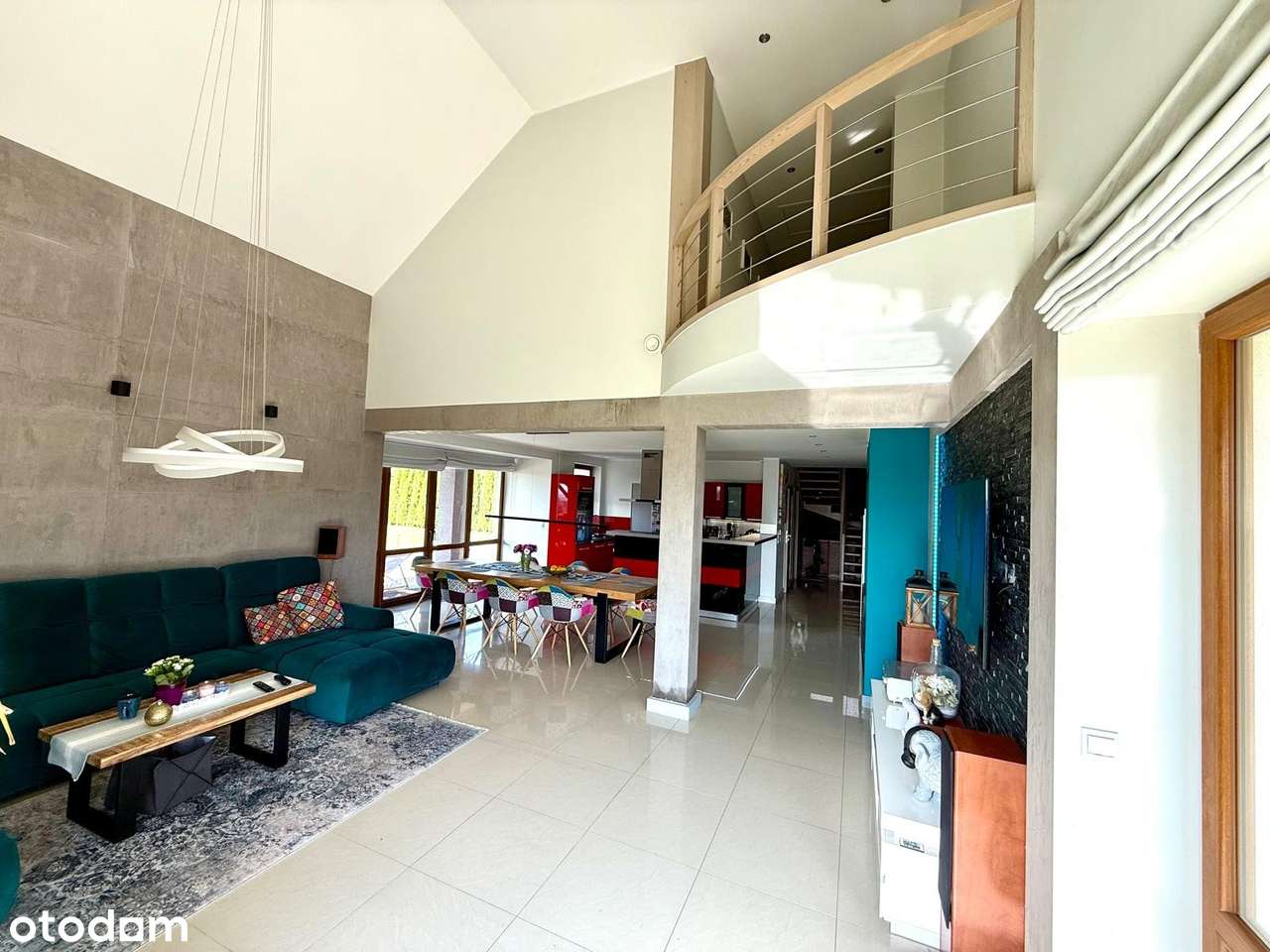 Duży dom do zamieszkania w Komarnie. Polecam-3