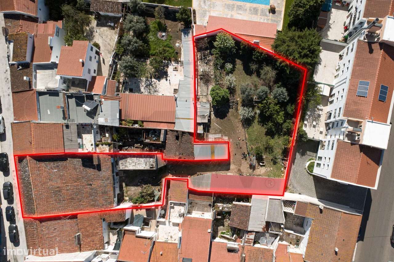 Moradia com 12 Divisões e Terreno de 1119m2 - Centro de Vila Viçosa - Grande imagem: 2/25