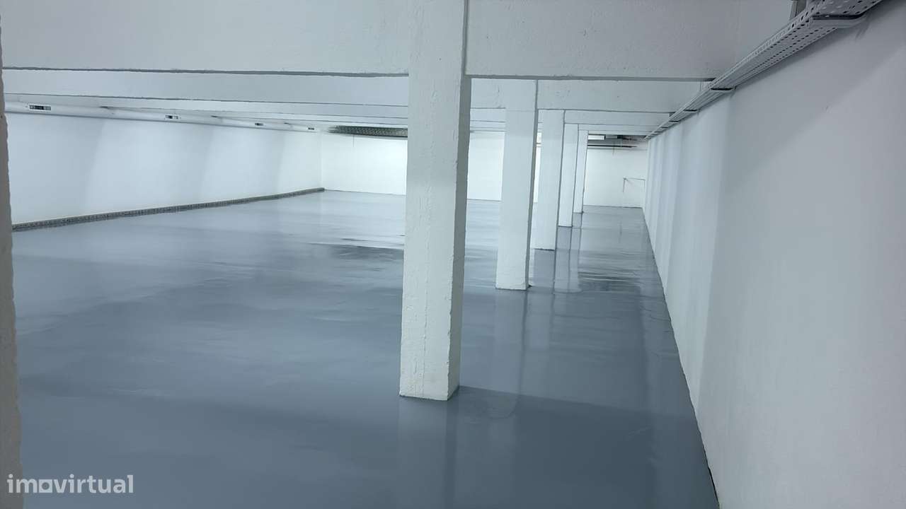 Armazém Renovado  - Costa Cabral - Paranhos - Grande imagem: 4/8