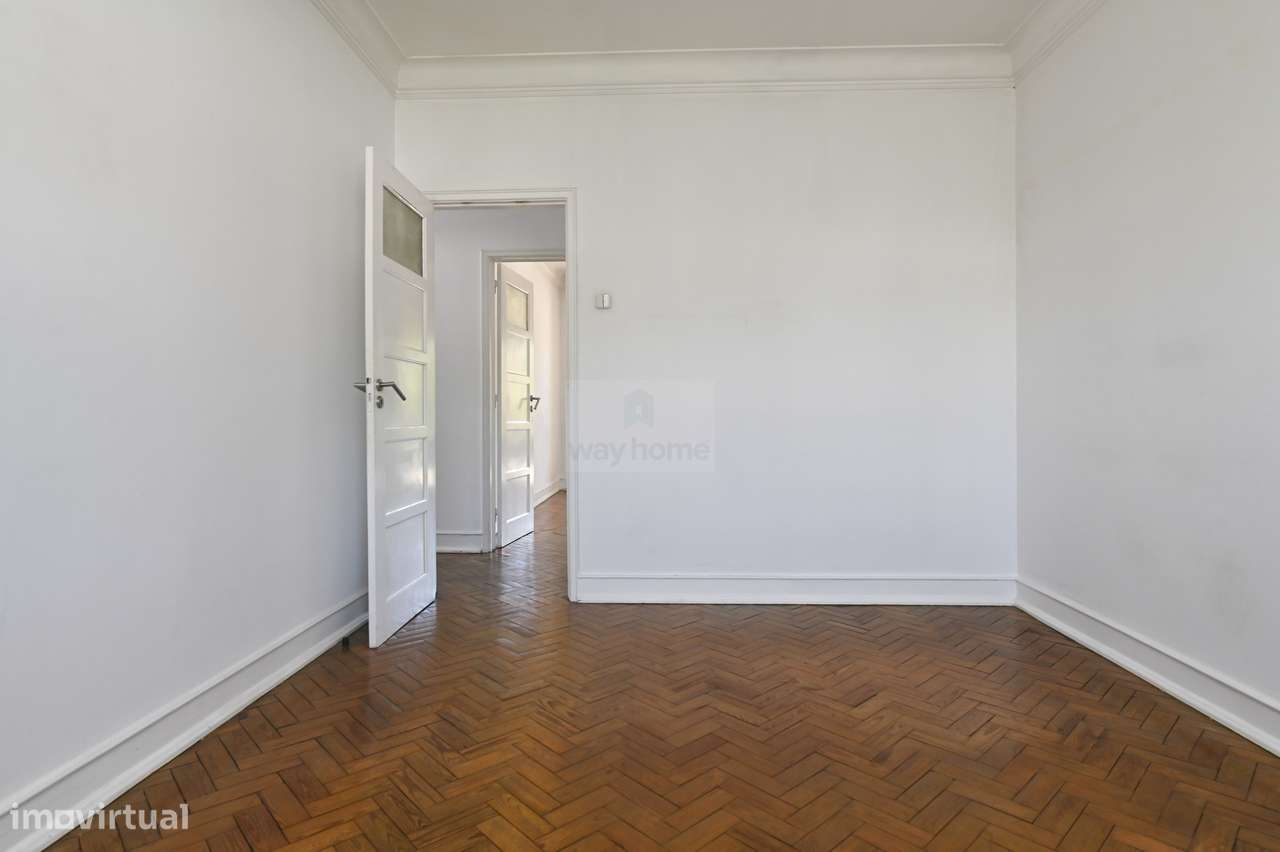 Apartamento T2 | Para remodelação | Alvalade-17