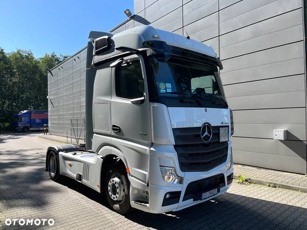 Mercedes-Benz Actros - 3