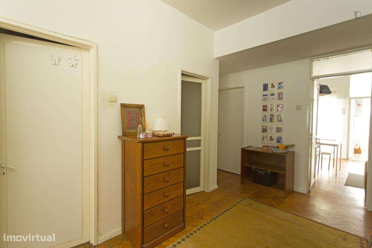 Quarto - localizado em Paranhos Porto - Grande imagem: 2/9