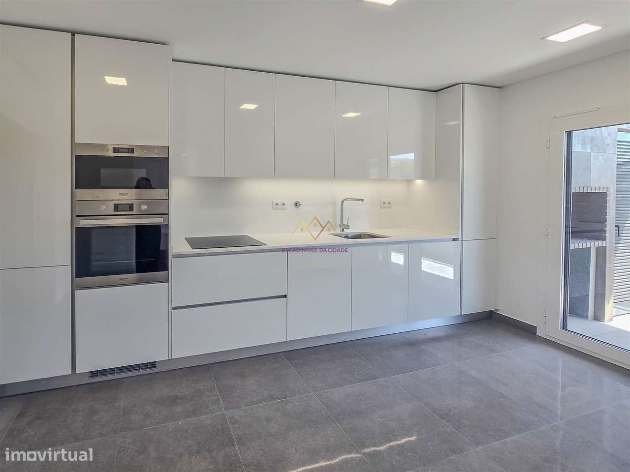 T4 com Piscina em Alverca-3