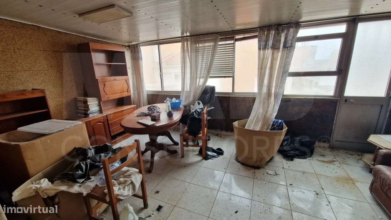 T2 Para Remodelação Total em Vila Franca de Xira - Grande imagem: 4/19
