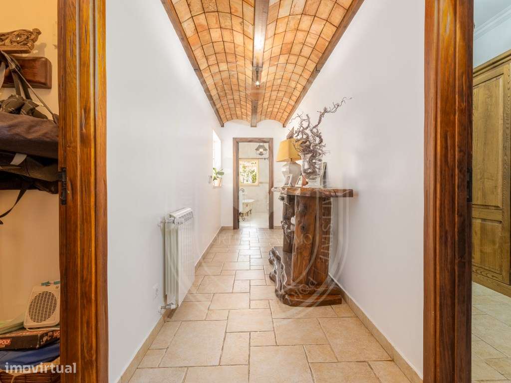 Moradia de Luxo T4+2, Remodelada, Mobilada, Piscina, Salão de Jogos...-16