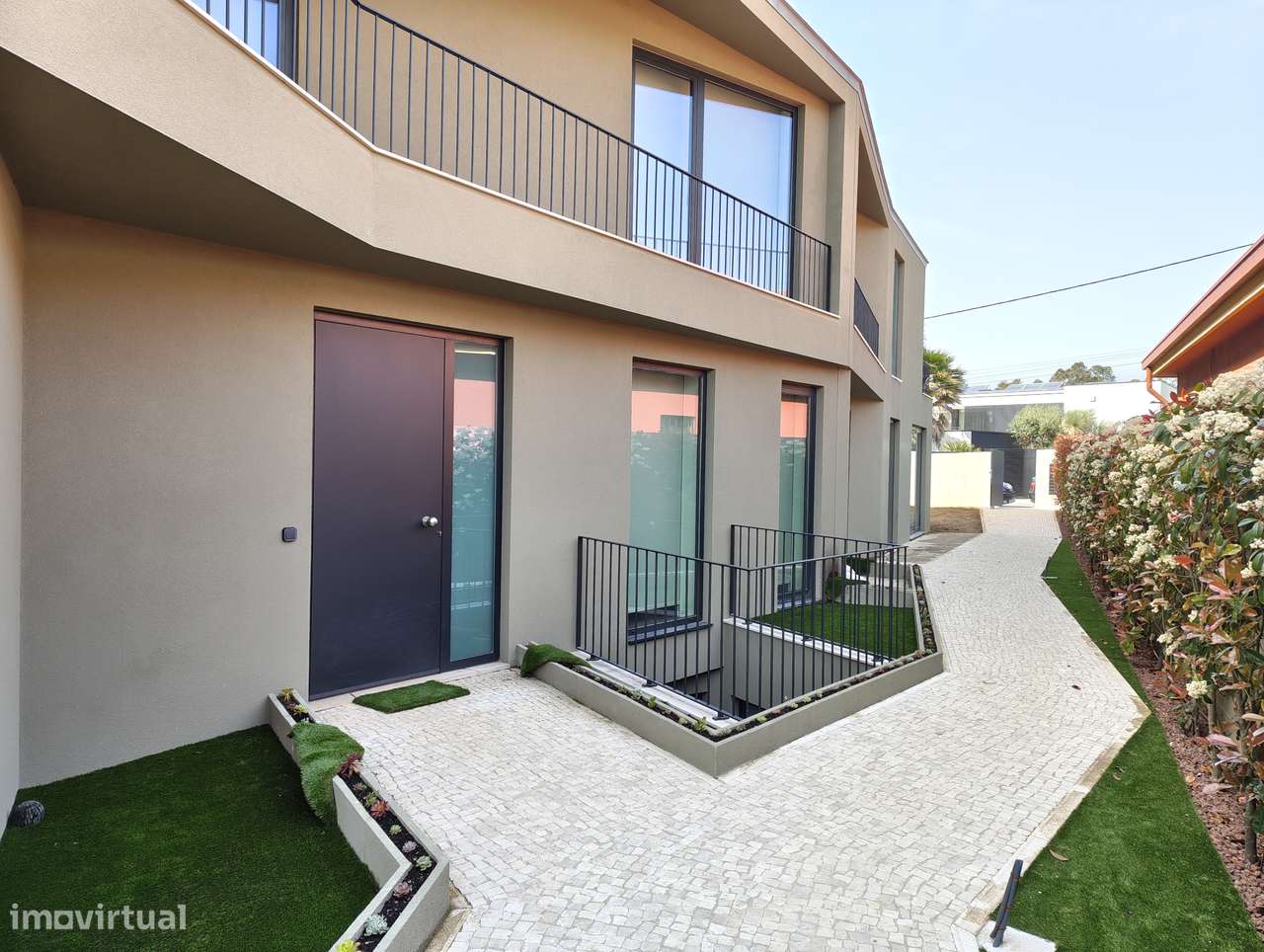 Moradia T4 com piscina, garagem e jardim em Canidelo-47