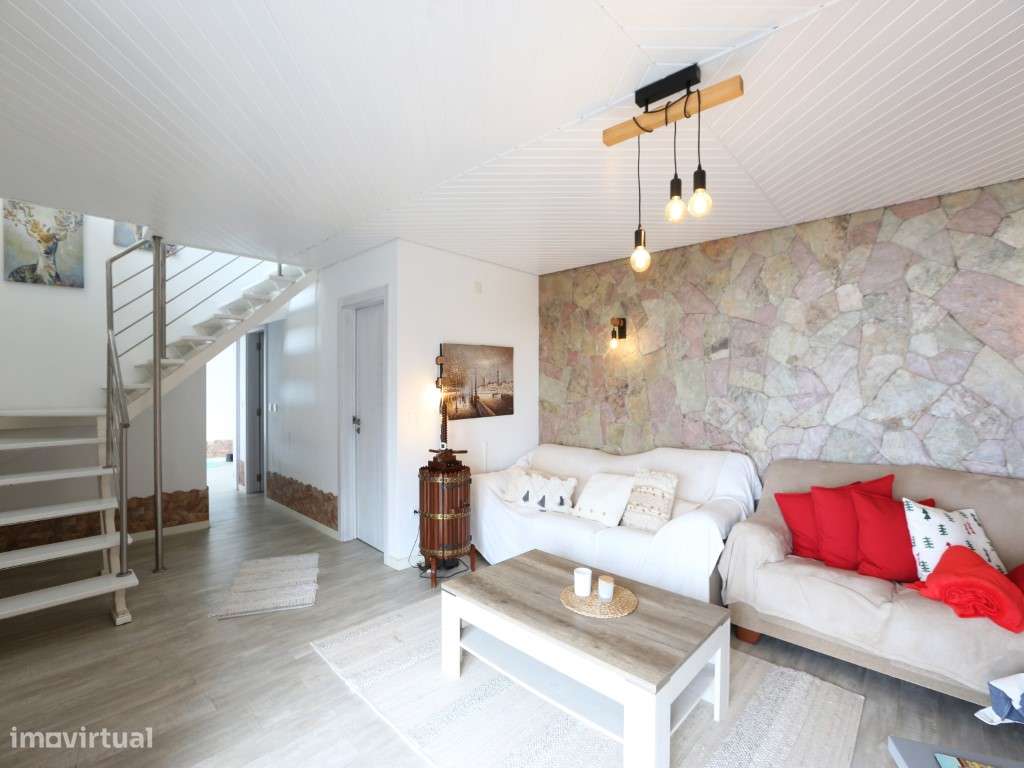 Moradia isolada V2+2 com vista mar na Praia da Légua-14