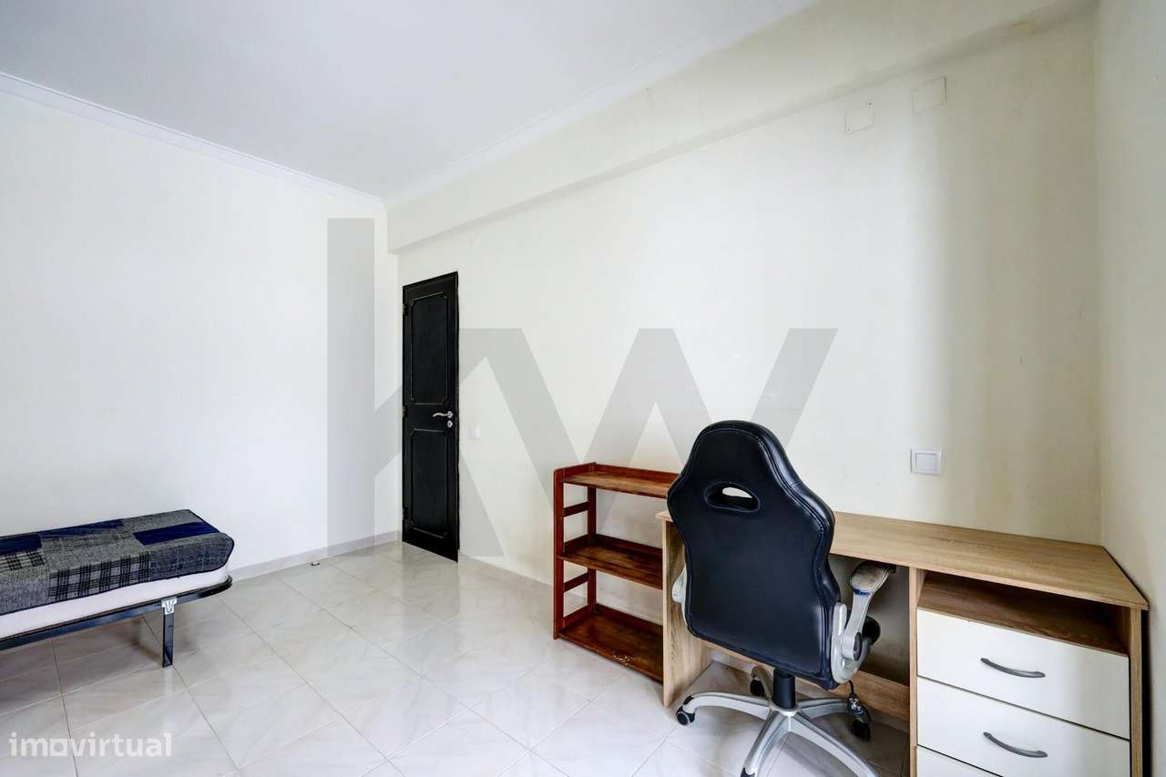 Apartamento T3 Monte da Caparica Rua General Humerto Delgado-12