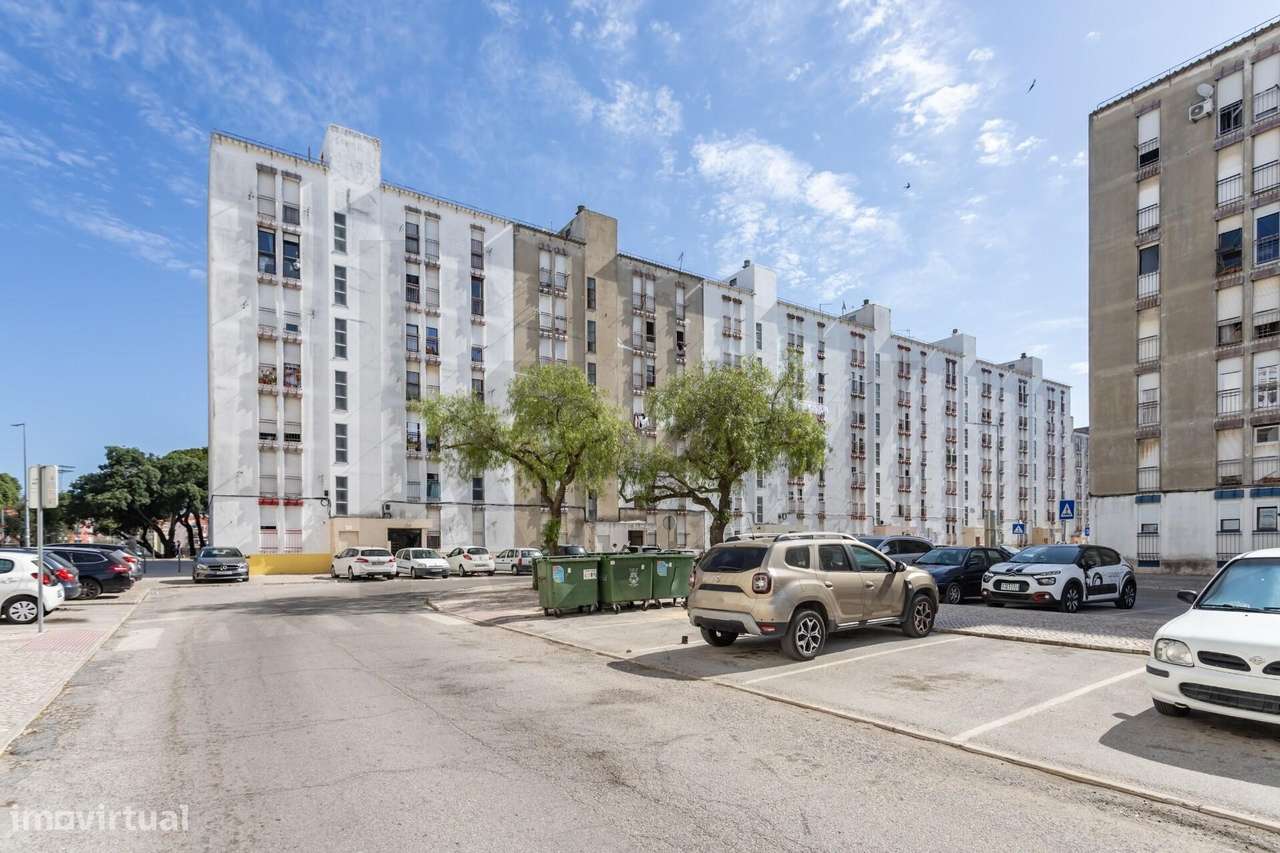 Apartamento T3 Vale da Amoreira, Moita, junto à Pista de Atletismo com-17