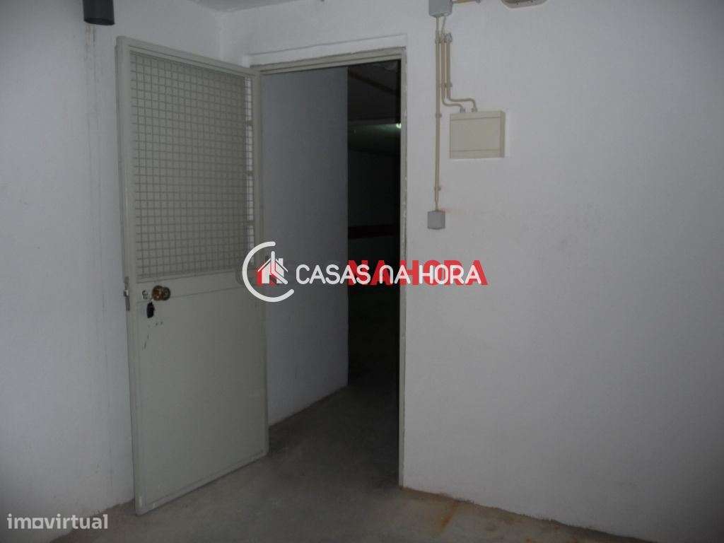 Garagem/armazém no centro de Carcavelos-5