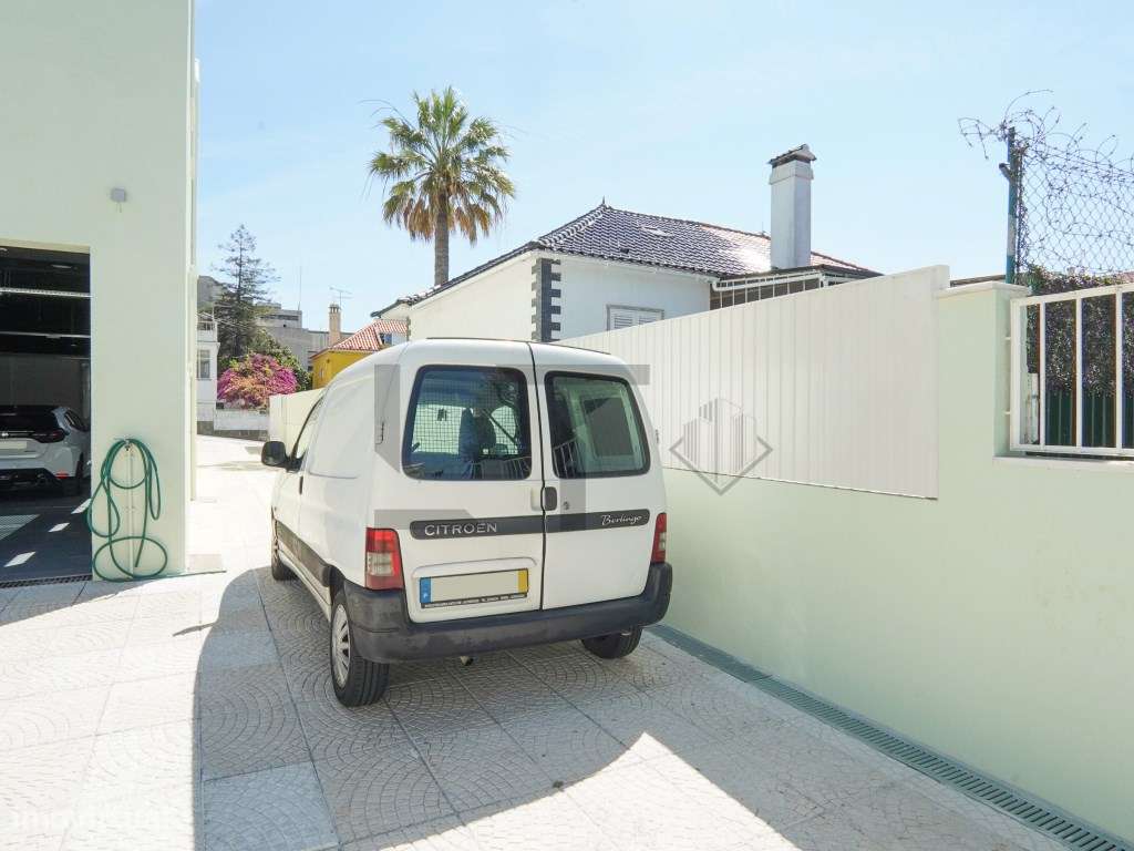 Prédio com Licença de Serviços para Arrendamento em Alfragide, Lisboa-50
