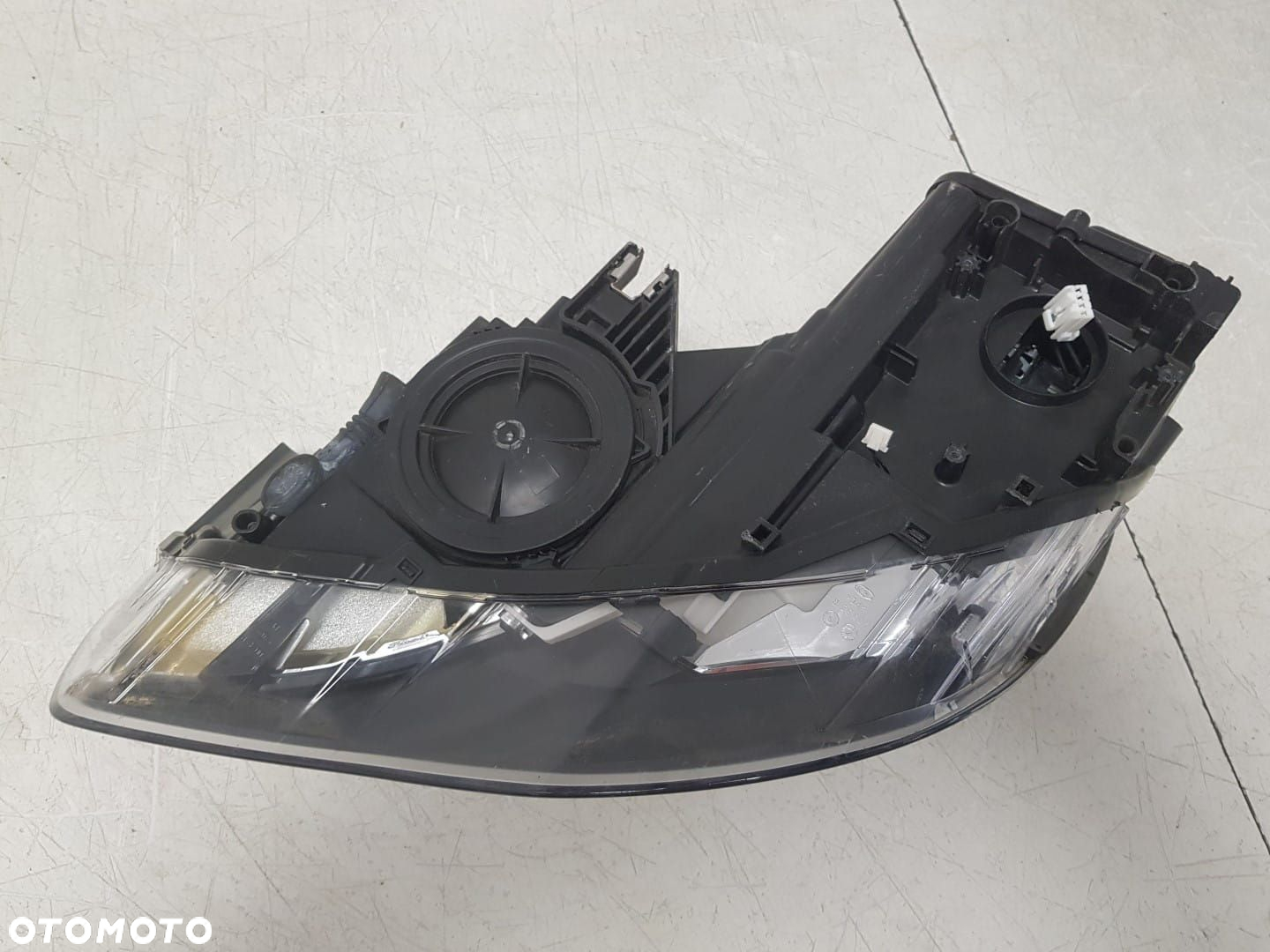 AUDI A1 8X 8X0 LAMPA PRAWA PRZEDNIA PRZÓD XENON 8X0941044 - 8