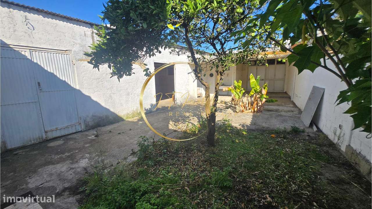Moradia Geminada T4 com armazem-40