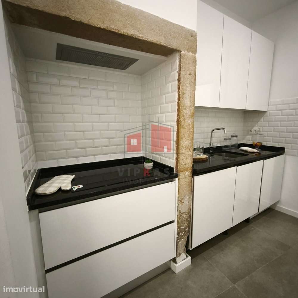 Apartamento T3 Remodelado em Benfica-25